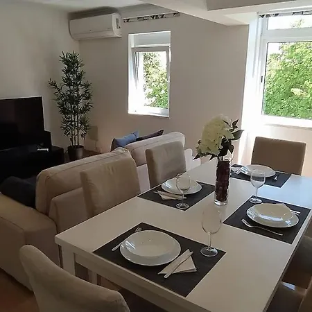 Lisboa/city/sunny Apar/metro/airport/wifi/air Cond Apartment Lissabon