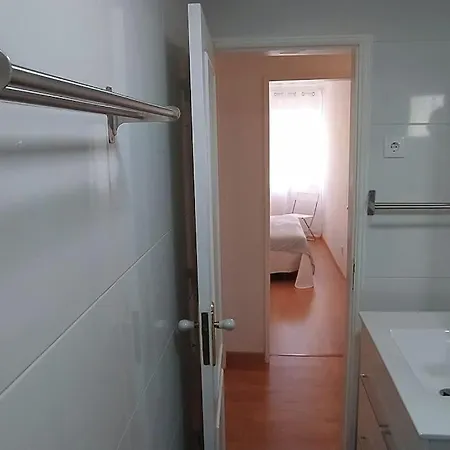 Lisbon, 2 Bedrooms, Metro & Airport, Ac & Wifi Appartement *
